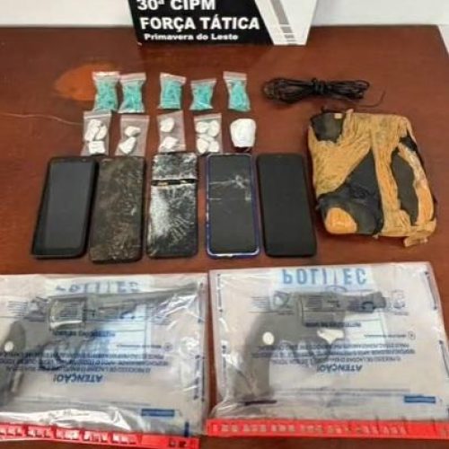 Força Tática resgata mulher mantida refém, recupera veículo roubado e prende dupla em flagrante