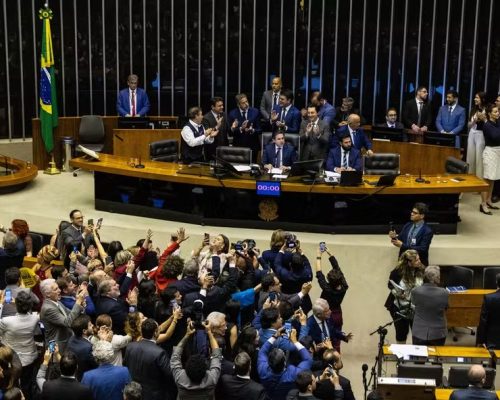 Deputados de MT votam a favor de isenção do Imposto de Renda para salários até R$ 5 mil