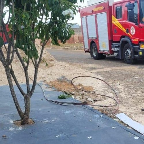 Corpo de Bombeiros orienta sobre como agir em caso de queda de fio energizado em via pública