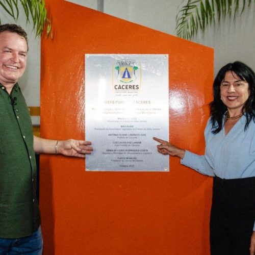 Presidente da ALMT, Max Russi, entrega pavimentação histórica da Rua da Membeca em Cáceres