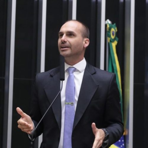 PGR afirma que deputados não podem pedir prisão de Eduardo Bolsonaro