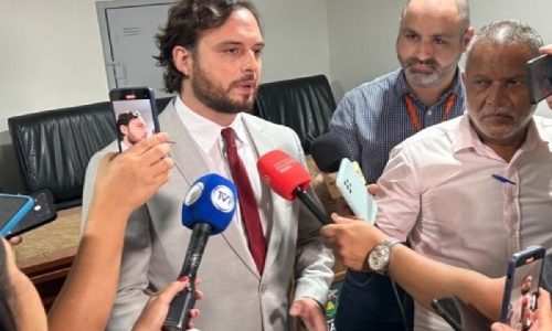 Vereador Daniel Monteiro questiona viagem internacional de Abílio Brunini e critica busca por empréstimos no exterior