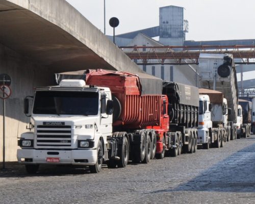 Nova regra da ANTT complica a vida de caminhoneiros autônomos e acende alerta nas estradas
