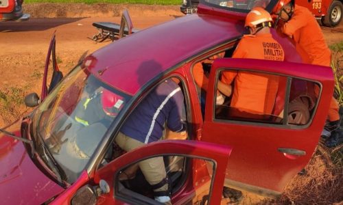 Corpo de Bombeiros socorre vítima após capotamento em Sinop