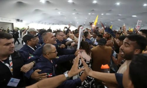 Manifestantes tentam invadir área da ONU na COP30 e confronto deixa segurança ferido