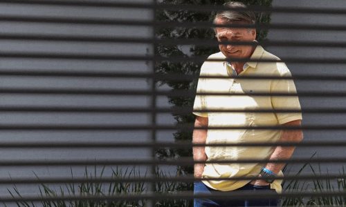 Supremo forma maioria para manter prisão de Bolsonaro