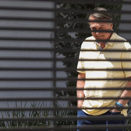 Supremo forma maioria para manter prisão de Bolsonaro