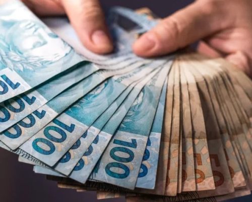 13º salário cai no mesmo dia da Black Friday e deve turbilhonar o comércio