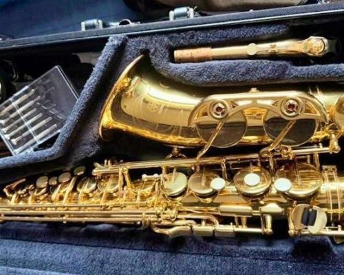 Jovem é preso ao tentar vender saxofone furtado para a própria vítima em shopping de Cuiabá