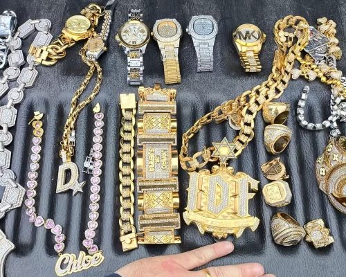 Família de líder criminoso é detida a caminho da Bolívia com grande quantidade de joias; grupo foi liberado após depoimento