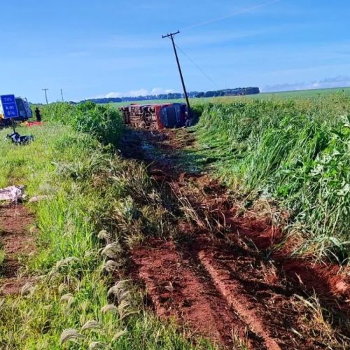 Ônibus tomba na BR-163 com 40 passageiros; duas pessoas morrem e nove ficam feridas em Sonora