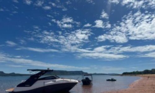 Buscas entram no 4º dia por piloto e turista desaparecidos após naufrágio no Lago do Manso