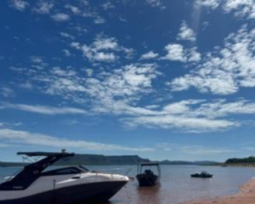 Buscas entram no 4º dia por piloto e turista desaparecidos após naufrágio no Lago do Manso