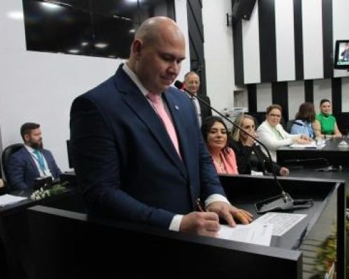 Resultado ou privilégio? Abilio sanciona pacote da Câmara que amplia assessores e permite férias em dinheiro