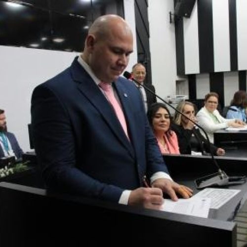 Resultado ou privilégio? Abilio sanciona pacote da Câmara que amplia assessores e permite férias em dinheiro