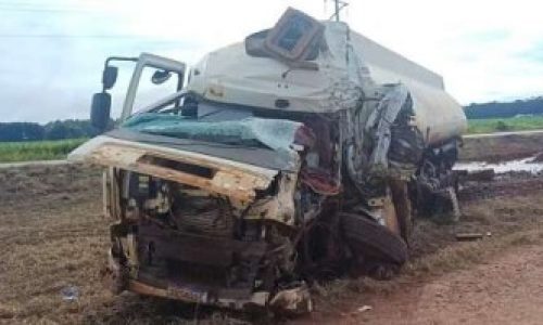 Tragédia na BR-070: colisão frontal entre caminhões deixa um morto e outro em estado grave em Campo Verde