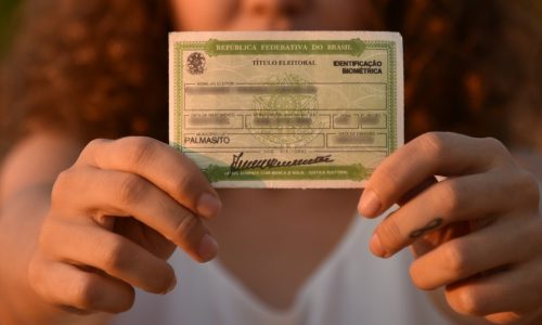 Eleitorado 60+ cresce no Brasil, ganha força nas urnas e já representa quase 1 em cada 4 votos