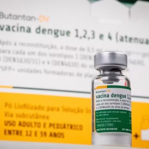 MINISTÉRIO DA SAÚDE SUSPENDE VACINA DA DENGUE DO BUTANTAN APÓS CASOS DE REAÇÕES GRAVES; VEJA O QUE MUDA