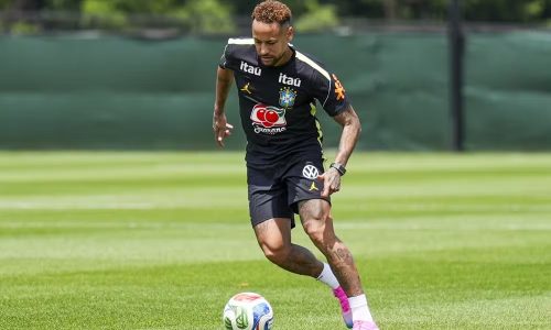 Ancelotti confirma retorno de Neymar e projeta camisa 10 em campo contra a Escócia
