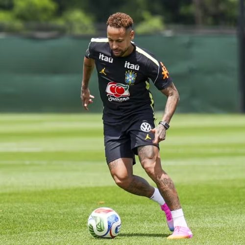 Ancelotti confirma retorno de Neymar e projeta camisa 10 em campo contra a Escócia