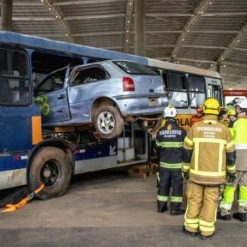 Bombeiros realizam simulações de acidentes e treinam técnicas que podem salvar vidas durante congresso em MT