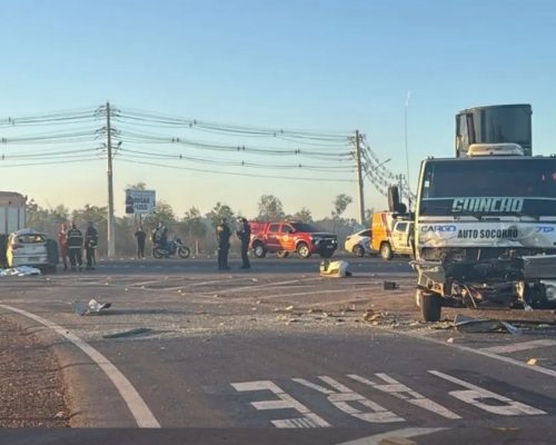 Tragédia na Estrada da Guia: motorista e duas crianças morrem após carro bater em caminhão parado na MT-010