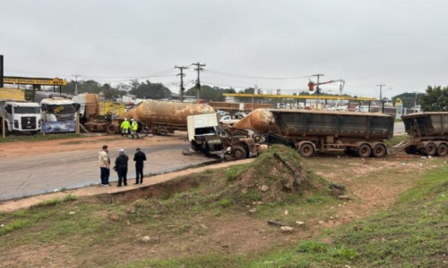 Motorista embriagado é preso após provocar grave acidente entre carretas na BR-364, em Cuiabá