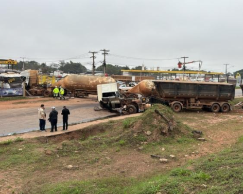 Motorista embriagado é preso após provocar grave acidente entre carretas na BR-364, em Cuiabá
