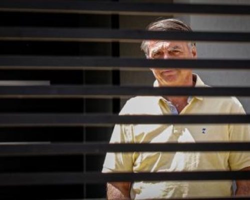 STF ordena buscas por armas e munição na casa do ex-presidente Jair Bolsonaro