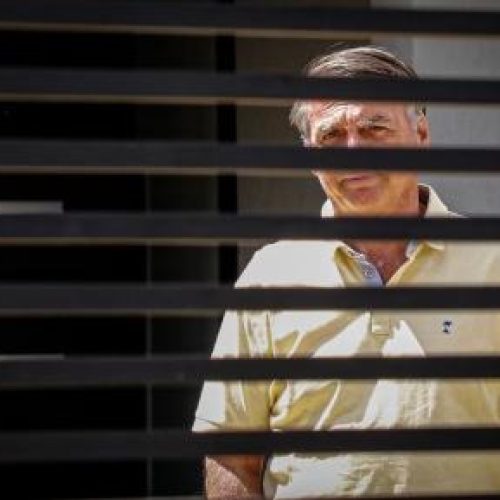 STF ordena buscas por armas e munição na casa do ex-presidente Jair Bolsonaro