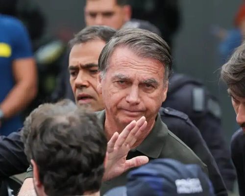 Bolsonaro declara Flávio como seu porta-voz e pré-candidato à Presidência em meio à crise com Michelle