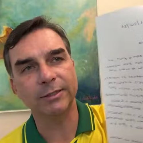 Moraes suspende visitas de Flávio Bolsonaro ao pai por 90 dias e manda investigar possível propaganda eleitoral antecipada