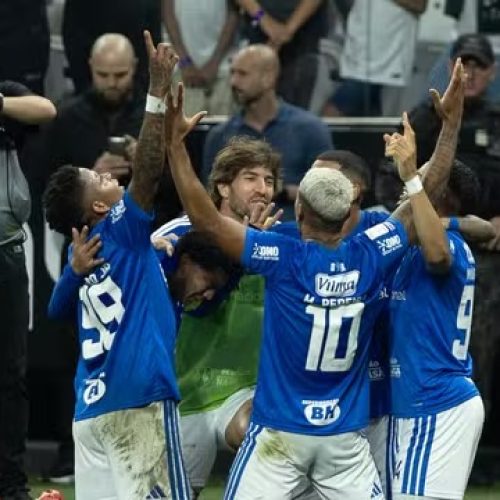 Cruzeiro vence o Corinthians em Itaquera, ganha confronto direto e se fortalece na briga pelo G-4 do Brasileirão
