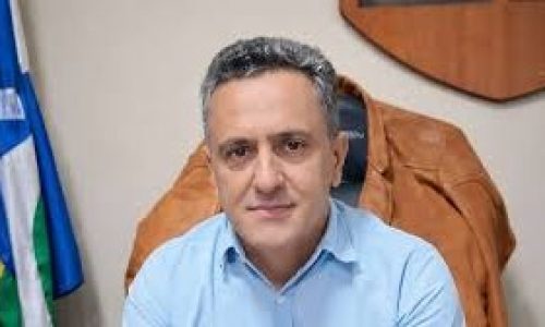 Justiça manda suspender publicações com promoção pessoal de prefeito no Estado