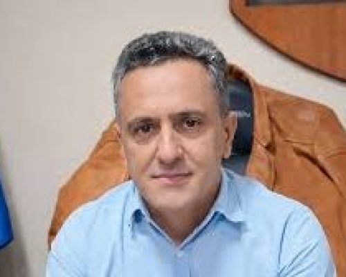 Justiça manda suspender publicações com promoção pessoal de prefeito no Estado