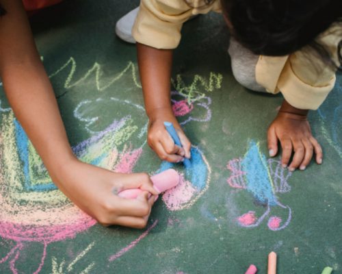 Férias escolares exigem atenção redobrada para garantir segurança e direitos de crianças e adolescentes