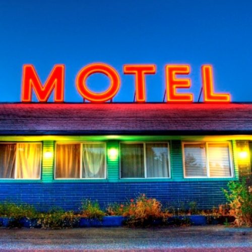 Roadside motel neon sign in Oregon