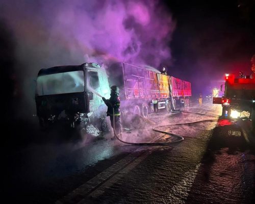 Incêndio destrói cavalo mecânico de carreta com soja na BR-364 em MT