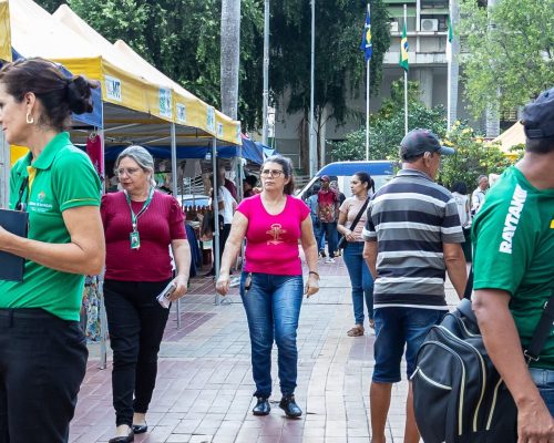 Praça Alencastro recebe 5º edição da Feira da Agricultura Familiar