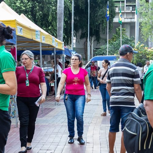 Praça Alencastro recebe 5º edição da Feira da Agricultura Familiar