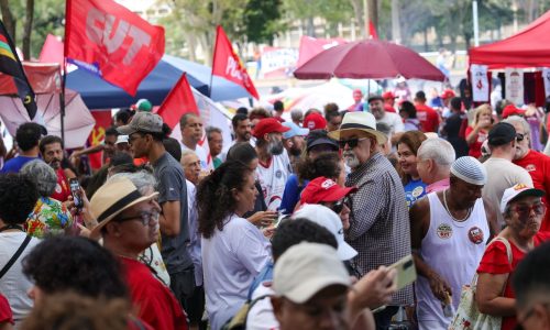 Fim da escala 6×1 divide opiniões e mobiliza debate entre trabalhadores em Cuiabá
