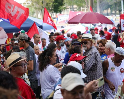 Fim da escala 6×1 divide opiniões e mobiliza debate entre trabalhadores em Cuiabá