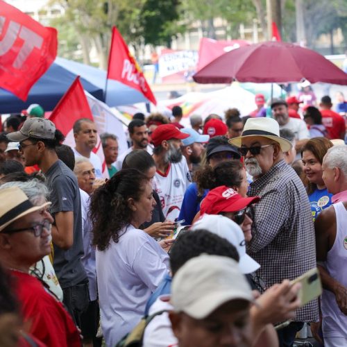 Fim da escala 6×1 divide opiniões e mobiliza debate entre trabalhadores em Cuiabá