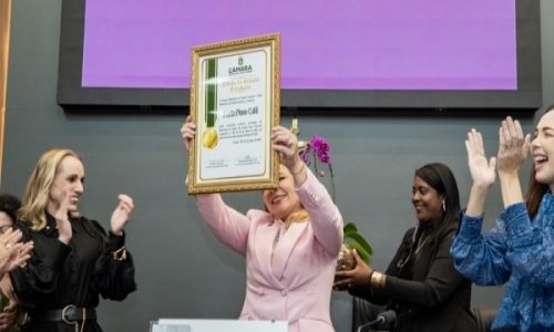 Cuiabá avança na proteção às mulheres e homenageia liderança feminina em ato histórico
